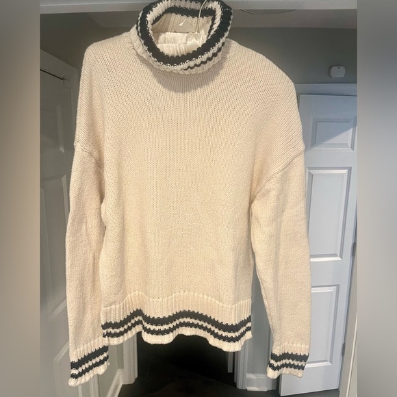 Roller Rabbit cable-knit chunky cotton-blend turtleneck sweater, size M - Picture 2 of 8